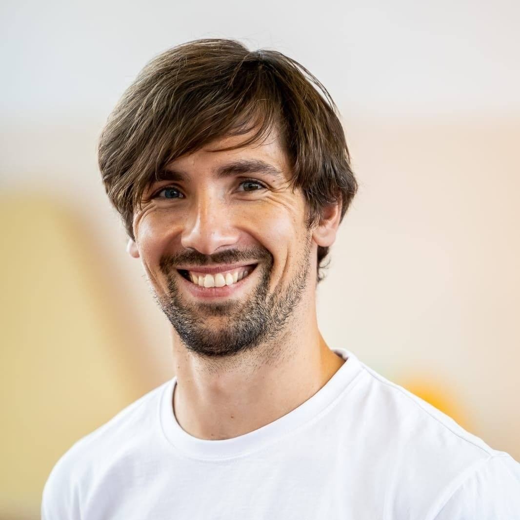 Sergiusz — Performer — Lumiarts